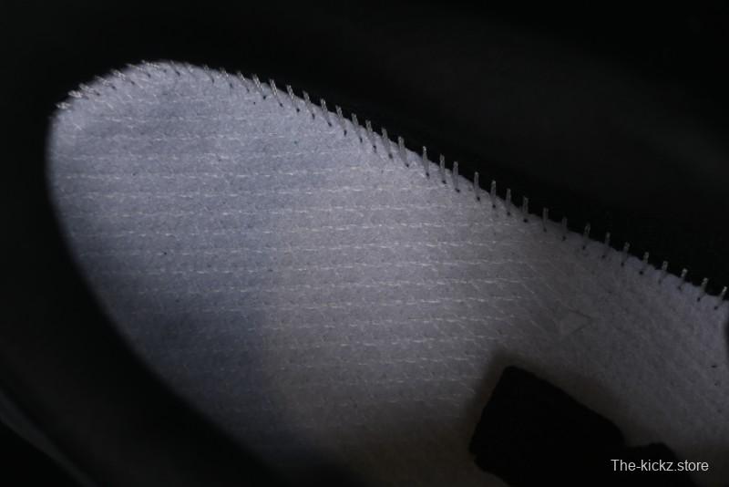 NY Yankees Black & Neon Green Sneakers - Classic Streetwear Style