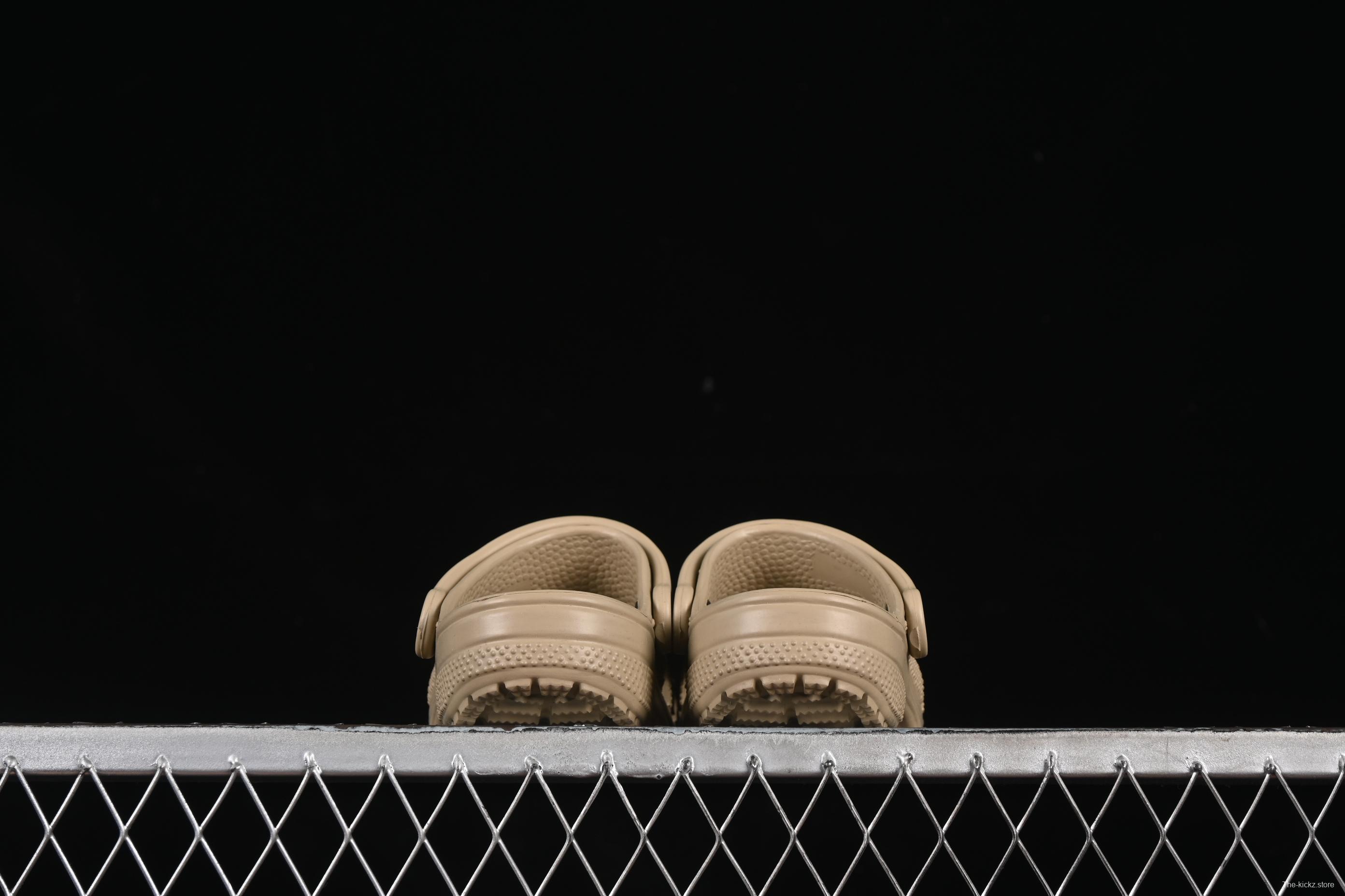 Crocs Classic Clog Kids Lightweight Comfortable Slip-Resistant Sandals with Ventilation Holes - Classic Clog