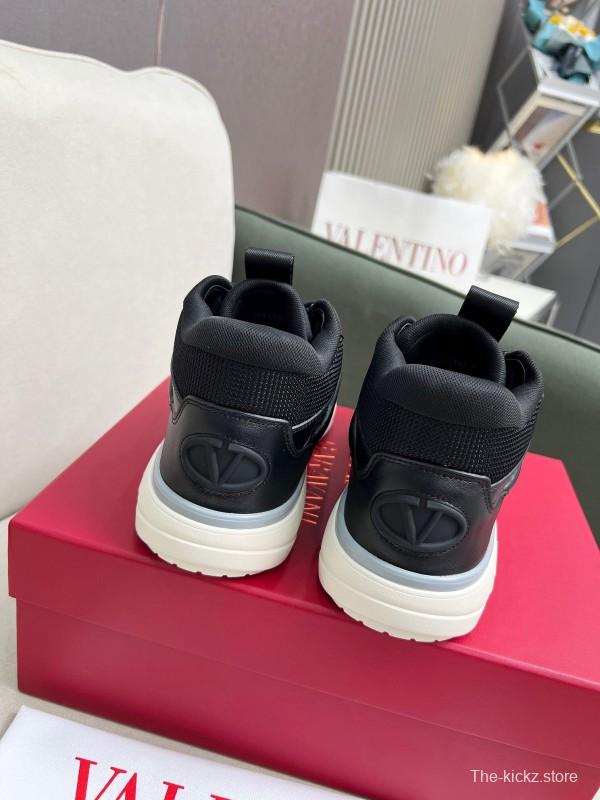 2025 Unisex Valentino Black Leather Sneakers LY00390