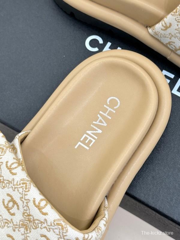 2025 Slippers Chanel Beige White Canvas Slippers