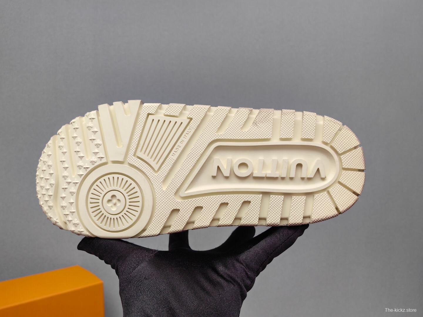 2025 Unisex Louis Vuitton Silver Leather Plimsolls Top Version KFY00510