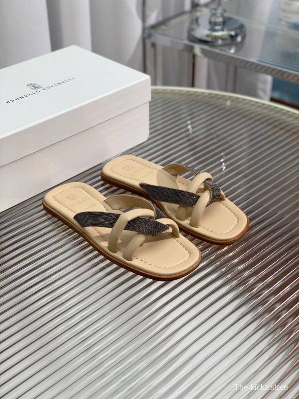 2025/Women Brunello Cucinelli Beige Leather Flat Sandals Handcrafted Chain Detail KFY00300 (F)