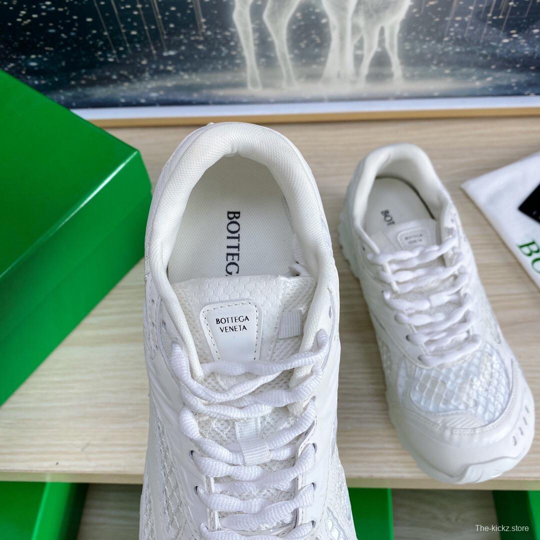 2025 Unisex Bottega Veneta White Lightweight Mesh Runner Sneakers LY00310