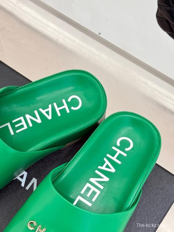 2025 Slippers Chanel Green Leather Slippers