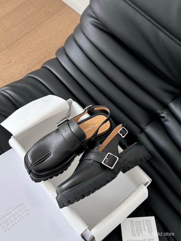 2025 Women MM6 Black Leather Sandals Tabi KFY00310