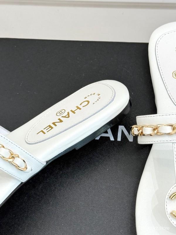 2025 Women Chanel White Leather Slippers CC Chain KFY00250