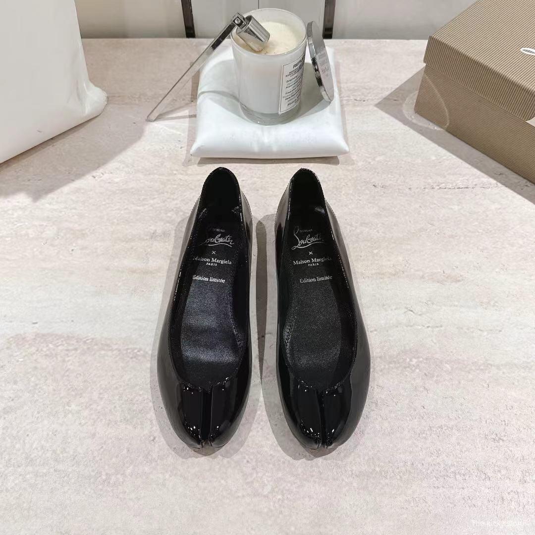 2025 Women MM6 Black Patent Leather Tabi Ballet Flats KFY00280