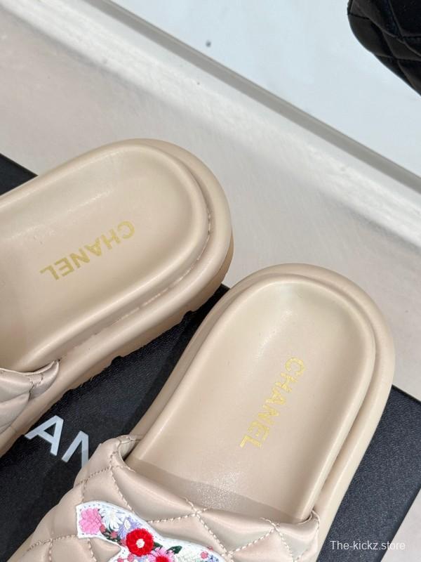 2025 Slippers Chanel Beige Silk Floral Pattern