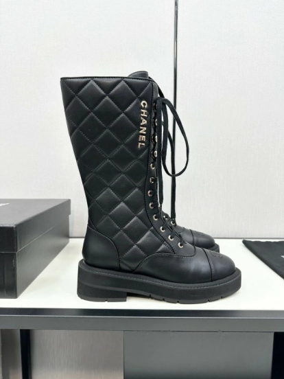 Chanel Fall/Winter Essential Short Boots with Rubber Foam Sole - LY00380