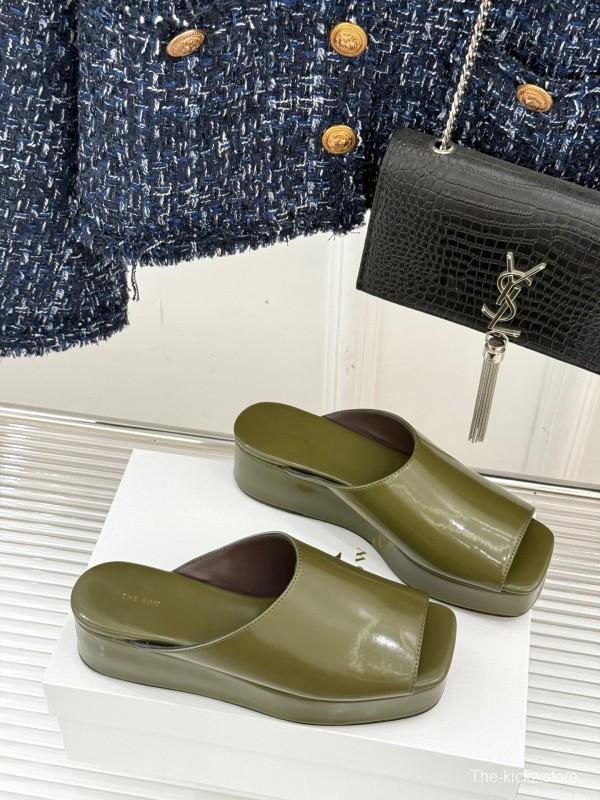 The Row Fall/Winter 2025 Platform Slides - KFY00280